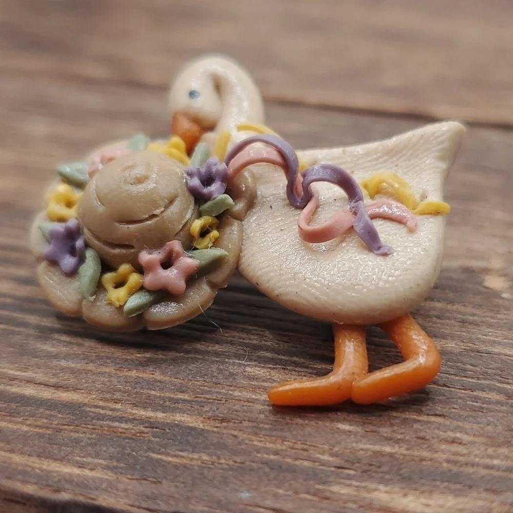 B429 garden time duckling cottage core brooch‎